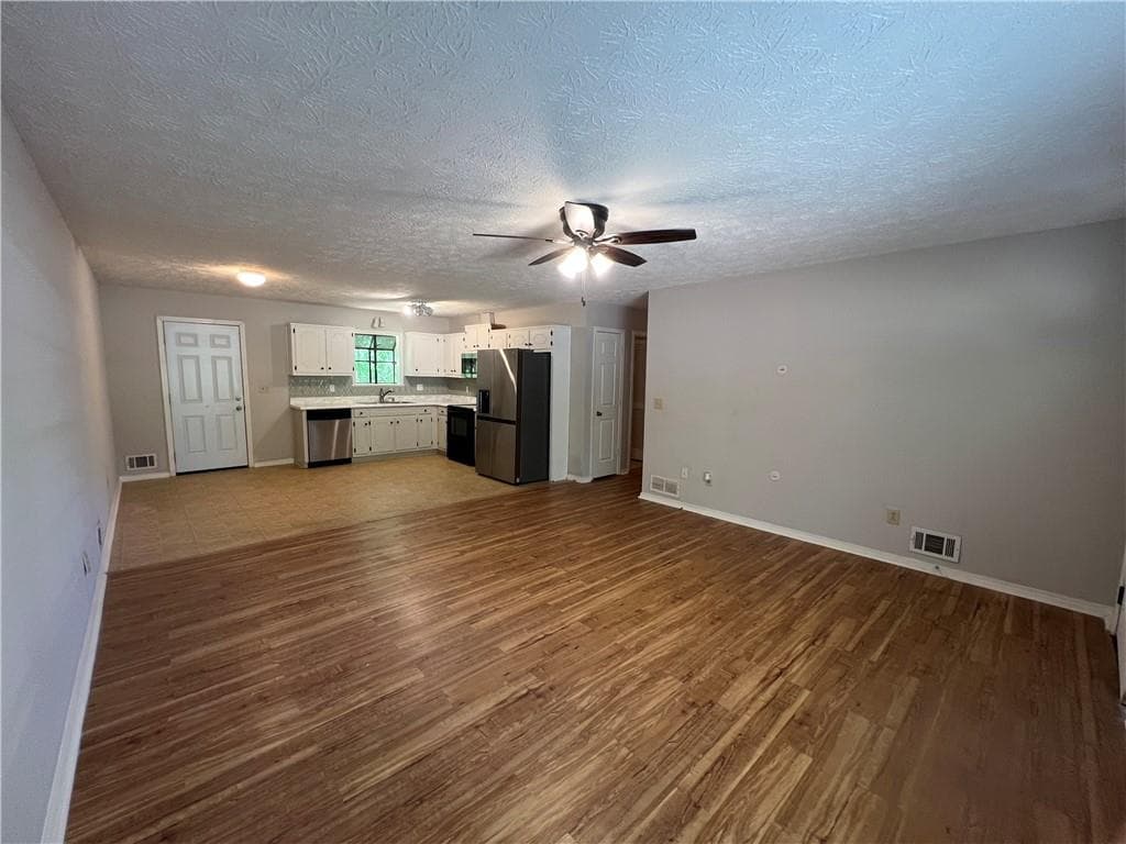 3 bedroom, 2 bathroom, 1,363 sq ft single family residence for sale at 2256 Christian Circle, Conyers, GA 30013 — photo 5