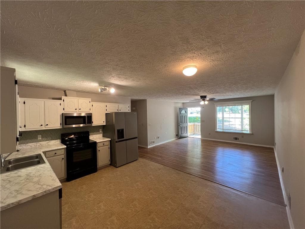 3 bedroom, 2 bathroom, 1,363 sq ft single family residence for sale at 2256 Christian Circle, Conyers, GA 30013 — photo 6