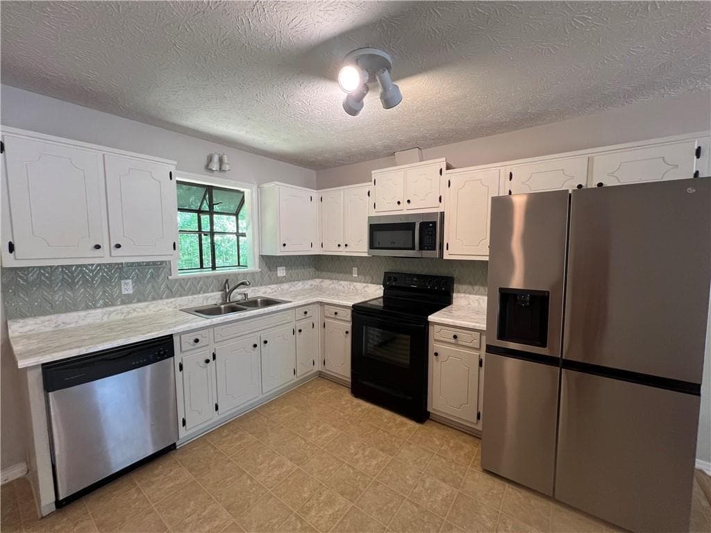 3 bedroom, 2 bathroom, 1,363 sq ft single family residence for sale at 2256 Christian Circle, Conyers, GA 30013 — photo 7