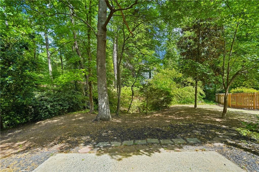 3 bedroom, 3 bathroom, 2,096 sq ft single family residence under contract at 1172 Dogwood Forest Drive, Marietta, GA 30068 — photo 5