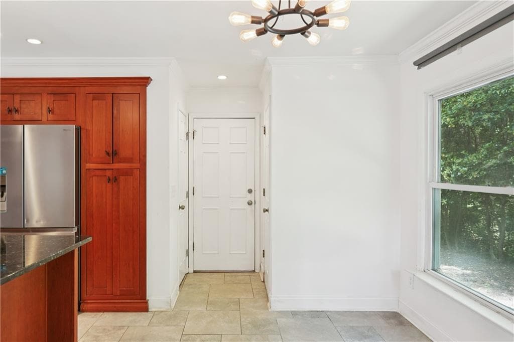 3 bedroom, 3 bathroom, 2,096 sq ft single family residence under contract at 1172 Dogwood Forest Drive, Marietta, GA 30068 — photo 6
