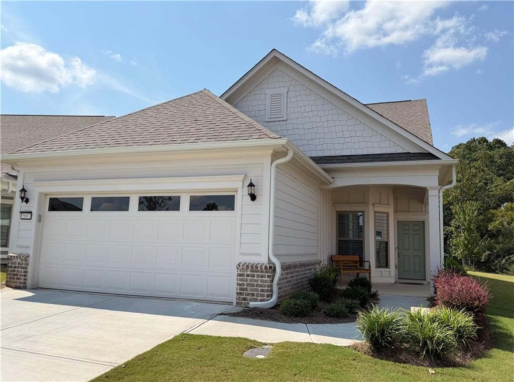 2 bedroom, 2 bathroom, 1,920 sq ft single family residence for sale at 5687 Villa Crest Drive, Hoschton, GA 30548