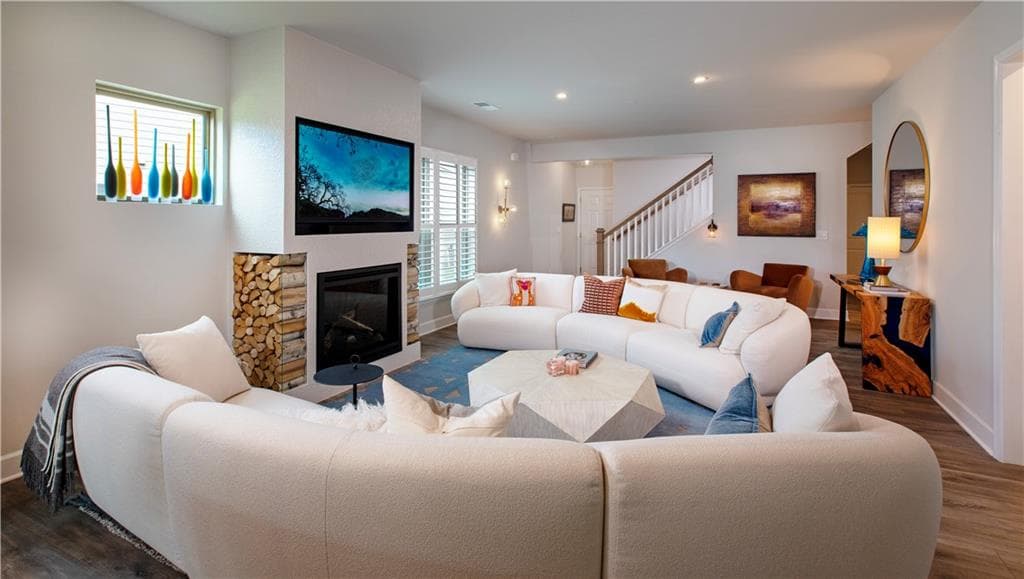 2 bedroom, 2 bathroom, 1,920 sq ft single family residence for sale at 5687 Villa Crest Drive, Hoschton, GA 30548 — photo 3