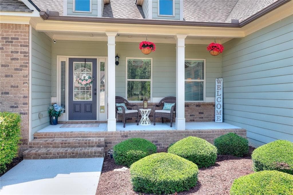 3 bedroom, 2 bathroom, 2,106 sq ft single family residence under contract at 817 Willow Grass Court, Covington, GA 30014 — photo 2