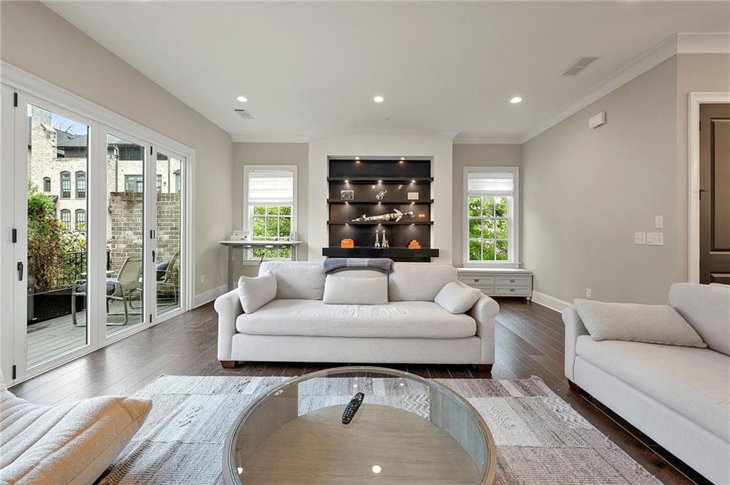 3 bedroom, 5 bathroom, 4,236 sq ft townhouse under contract at 6632 Cadence Boulevard, Atlanta, GA 30328 — photo 2