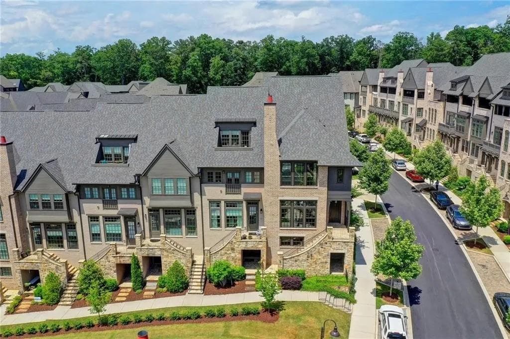 3 bedroom, 5 bathroom, 4,236 sq ft townhouse under contract at 6632 Cadence Boulevard, Atlanta, GA 30328
