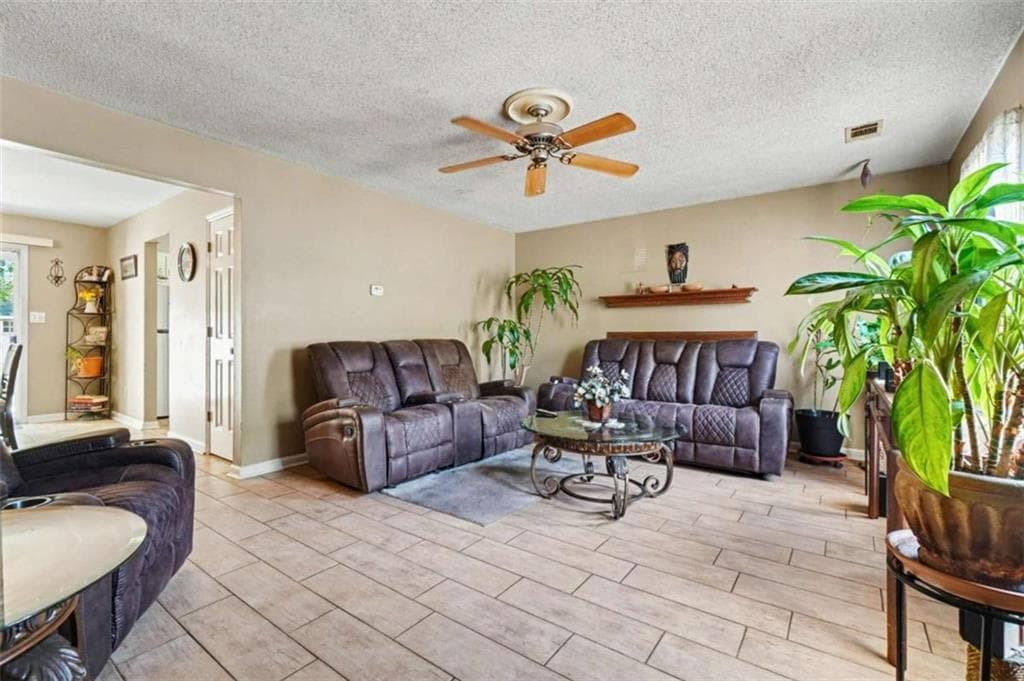2 bedroom, 3 bathroom, 1,232 sq ft townhouse under contract at 7965 Creekstone Way, Riverdale, GA 30274 — photo 2