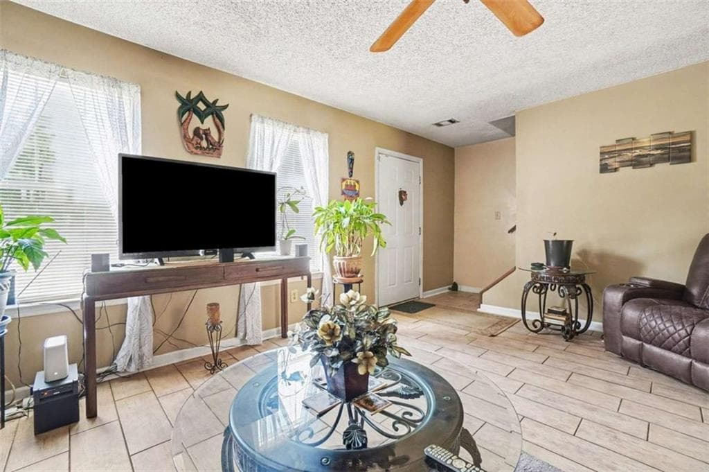 2 bedroom, 3 bathroom, 1,232 sq ft townhouse under contract at 7965 Creekstone Way, Riverdale, GA 30274 — photo 3