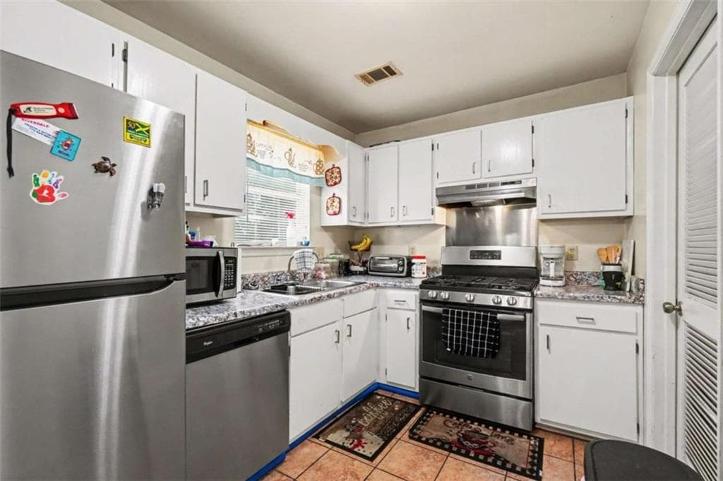 2 bedroom, 3 bathroom, 1,232 sq ft townhouse under contract at 7965 Creekstone Way, Riverdale, GA 30274 — photo 4