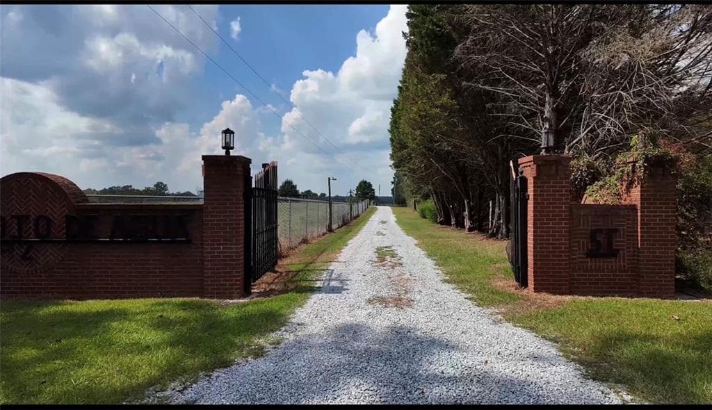 3 bedroom, 2 bathroom single family residence for sale at 2011 Stinchcomb Road, Dewy Rose, GA 30634 — photo 5