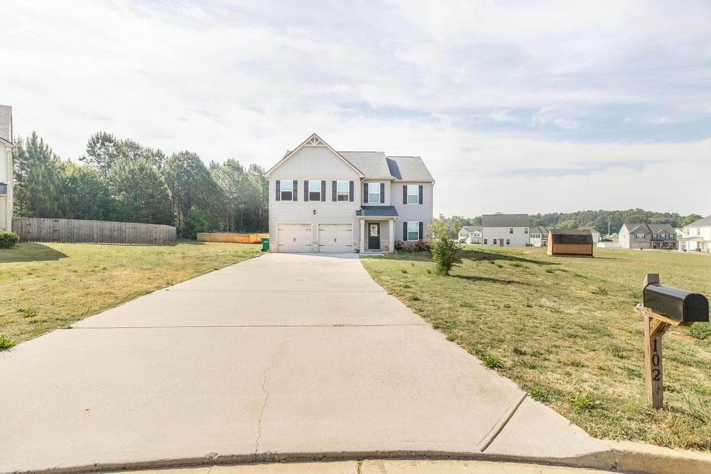4 bedroom, 3 bathroom, 2,360 sq ft single family residence for sale at 102 Clarks Court, Jackson, GA 30233 — photo 2