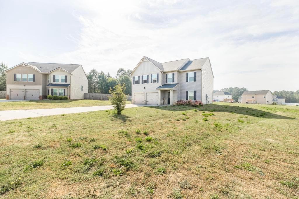 4 bedroom, 3 bathroom, 2,360 sq ft single family residence for sale at 102 Clarks Court, Jackson, GA 30233 — photo 3