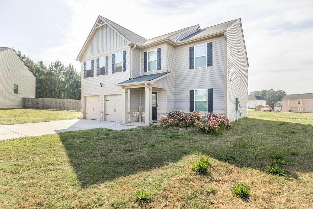 4 bedroom, 3 bathroom, 2,360 sq ft single family residence for sale at 102 Clarks Court, Jackson, GA 30233 — photo 4