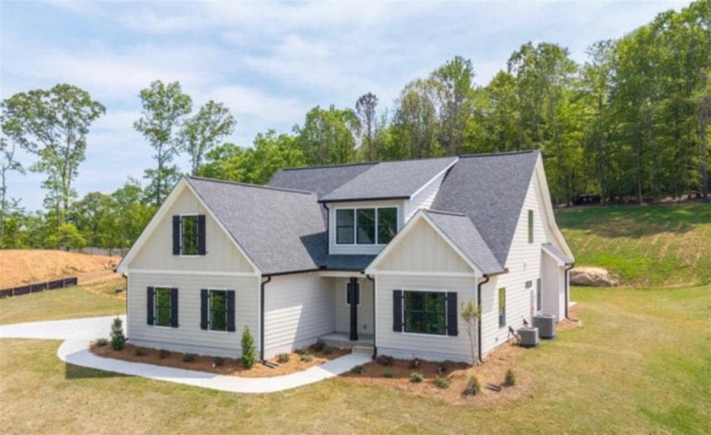 5 bedroom, 4 bathroom, 2,762 sq ft single family residence for sale at 165 West Lake Boulevard, Carrollton, GA 30116