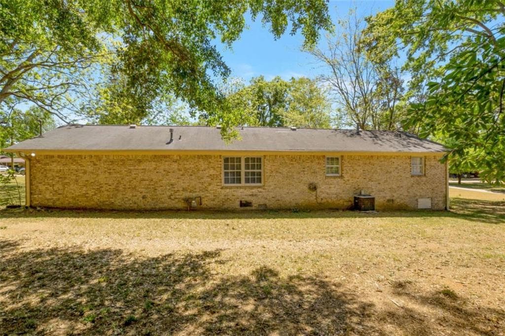 2 bedroom, 2 bathroom, 1,152 sq ft single family residence for sale at 515 Kelton Road, Monroe, GA 30656 — photo 4