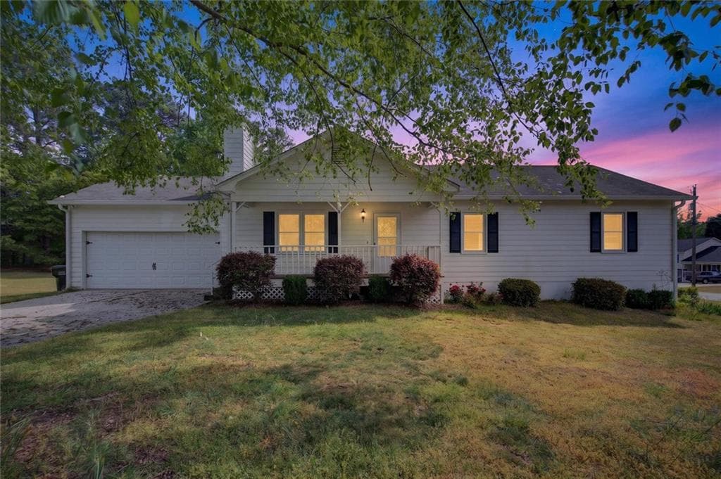3 bedroom, 2 bathroom, 1,816 sq ft single family residence sold at 2810 Crystal Brooke Lane, Snellville, GA 30078