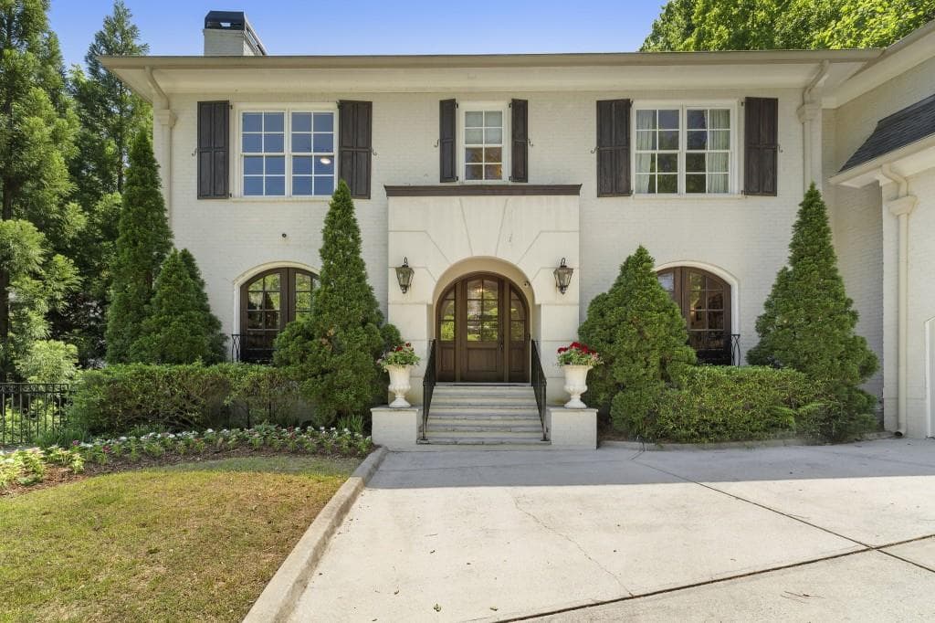 6 bedroom, 7 bathroom, 6,955 sq ft single family residence sold at 1110 Dawn View Lane, Atlanta, GA 30327