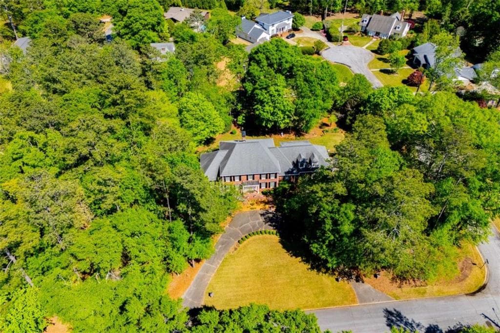 5 bedroom, 5 bathroom, 6,800 sq ft single family residence for sale at 203 S Ole Hickory Trail, Carrollton, GA 30117 — photo 3