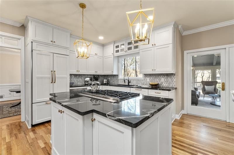 4 bedroom, 4 bathroom, 4,270 sq ft single family residence for sale at 9570 Huntcliff Trace, Sandy Springs, GA 30350 — photo 4