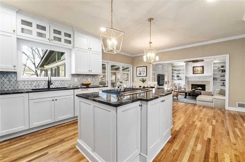 4 bedroom, 4 bathroom, 4,270 sq ft single family residence for sale at 9570 Huntcliff Trace, Sandy Springs, GA 30350 — photo 10