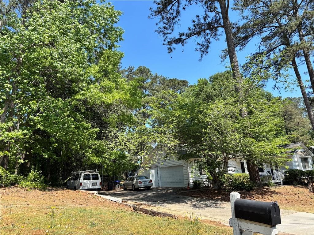 3 bedroom, 2 bathroom, 1,465 sq ft single family residence for sale at 2653 W Regal Court, Lawrenceville, GA 30044 — photo 2