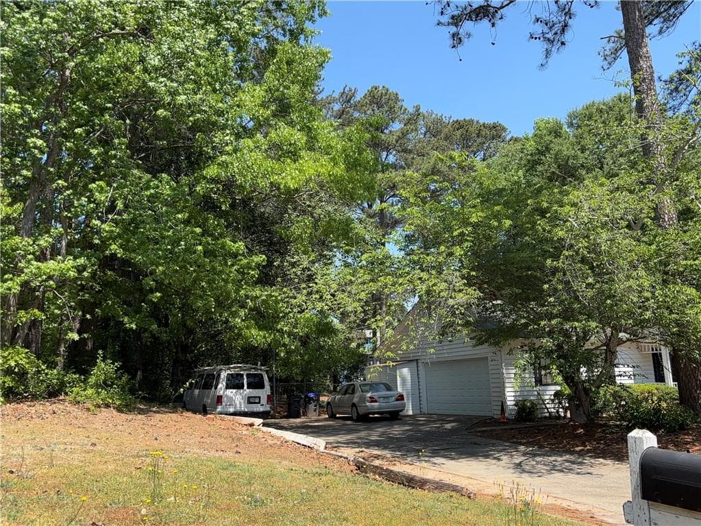3 bedroom, 2 bathroom, 1,465 sq ft single family residence for sale at 2653 W Regal Court, Lawrenceville, GA 30044 — photo 3