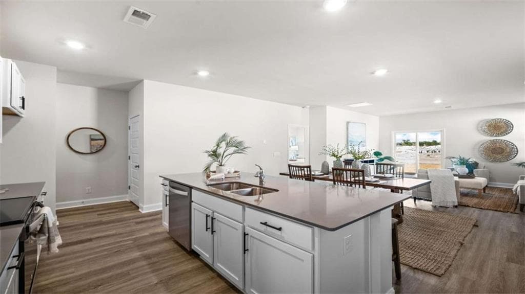 4 bedroom, 3 bathroom, 2,203 sq ft single family residence under contract at 5439 Baybrook Circle, South Fulton, GA 30349 — photo 2