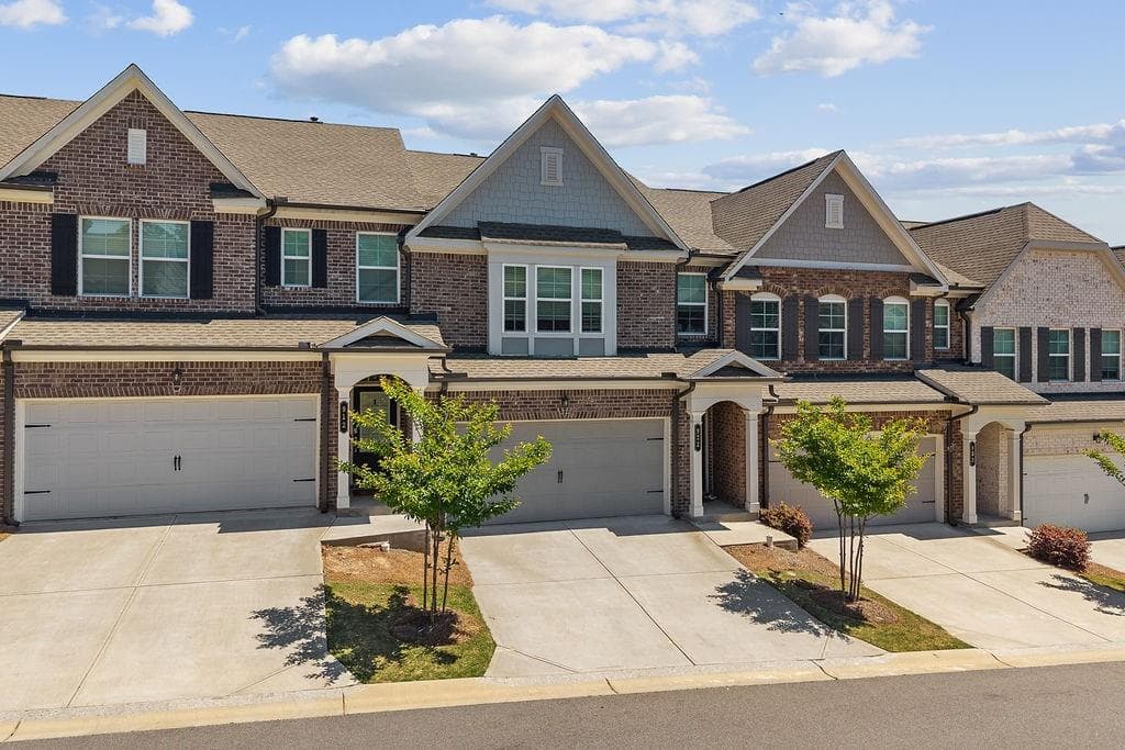3 bedroom, 3 bathroom, 1,901 sq ft townhouse for sale at 922 Edwin Lane, Sugar Hill, GA 30518 — photo 2