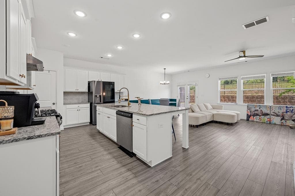 3 bedroom, 3 bathroom, 1,901 sq ft townhouse for sale at 922 Edwin Lane, Sugar Hill, GA 30518 — photo 6