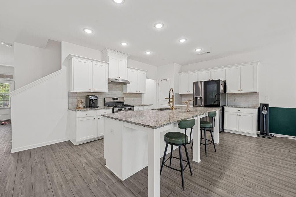 3 bedroom, 3 bathroom, 1,901 sq ft townhouse for sale at 922 Edwin Lane, Sugar Hill, GA 30518 — photo 8