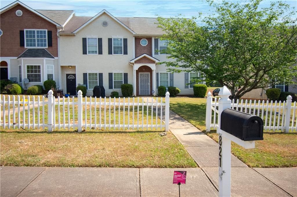 3 bedroom, 3 bathroom, 1,508 sq ft townhouse sold at 821 Commerce Boulevard, Riverdale, GA 30296