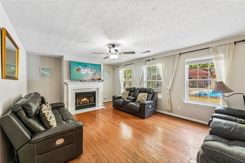 3 bedroom, 3 bathroom, 1,816 sq ft single family residence for sale at 441 Crested View Drive, Loganville, GA 30052 — photo 2