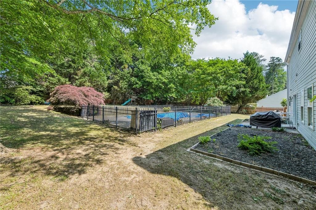3 bedroom, 3 bathroom, 1,816 sq ft single family residence for sale at 441 Crested View Drive, Loganville, GA 30052 — photo 9