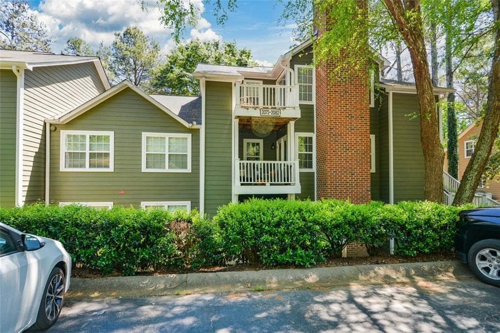 2 bedroom, 2 bathroom, 1,017 sq ft condominium sold at 2078 River Heights Walk, Marietta, GA 30067