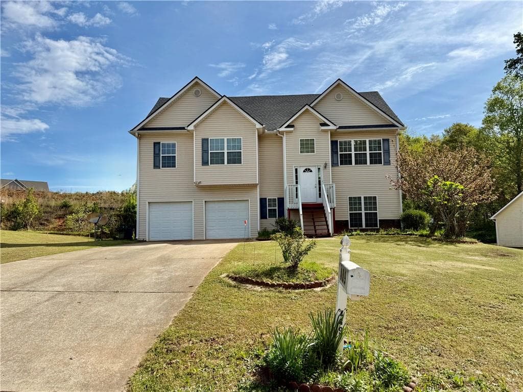 4 bedroom, 3 bathroom, 1,800 sq ft home for sale at 469 Arlington Lane, Commerce, GA