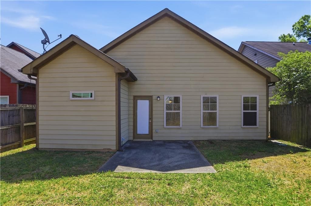 2 bedroom, 2 bathroom, 1,185 sq ft single family residence for sale at 16 Thomas Court, Cartersville, GA 30121 — photo 5
