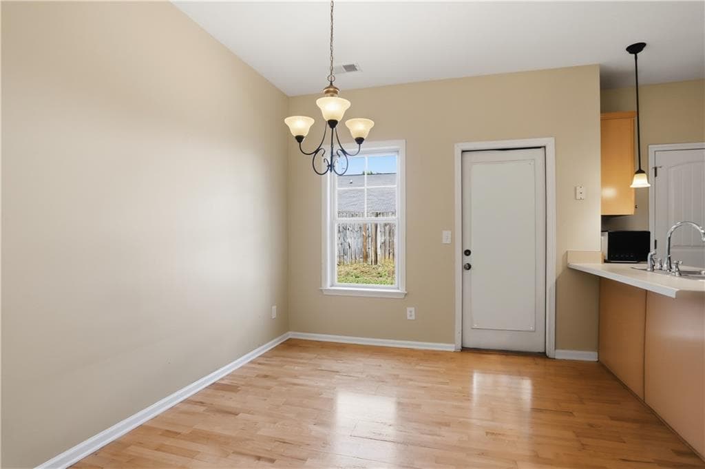 2 bedroom, 2 bathroom, 1,185 sq ft single family residence for sale at 16 Thomas Court, Cartersville, GA 30121 — photo 8