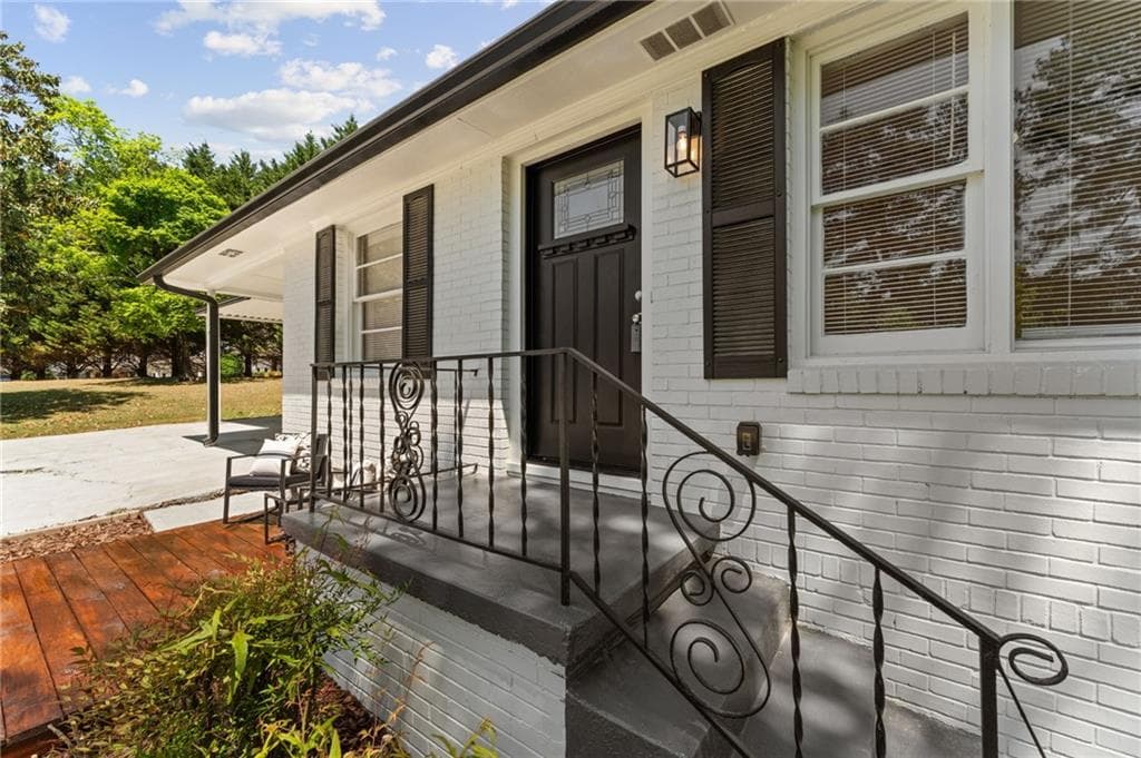 3 bedroom, 2 bathroom, 1,218 sq ft single family residence for sale at 951 Cherokee Trail, Smyrna, GA 30080 — photo 3