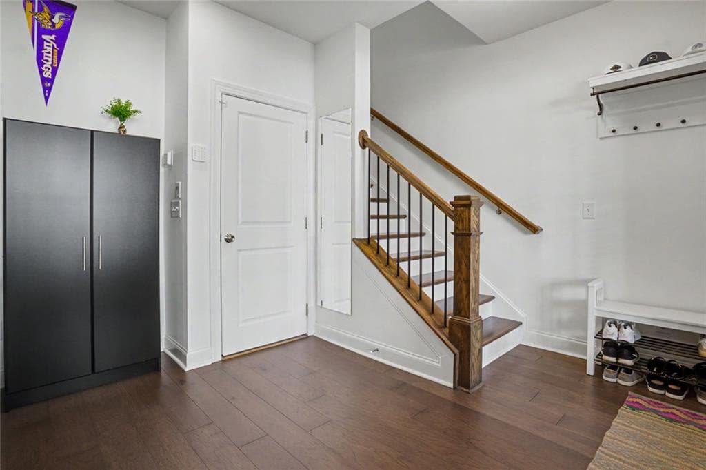 3 bedroom, 3 bathroom, 2,201 sq ft townhouse for sale at 425 Olmstead Way, Alpharetta, GA 30022 — photo 7