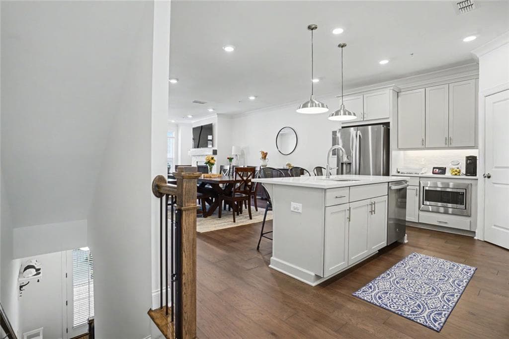 3 bedroom, 3 bathroom, 2,201 sq ft townhouse for sale at 425 Olmstead Way, Alpharetta, GA 30022 — photo 8