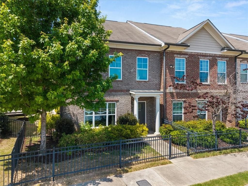 3 bedroom, 3 bathroom, 1,626 sq ft townhouse for sale at 910 Westmoreland Circle, Atlanta, GA 30318 — photo 2