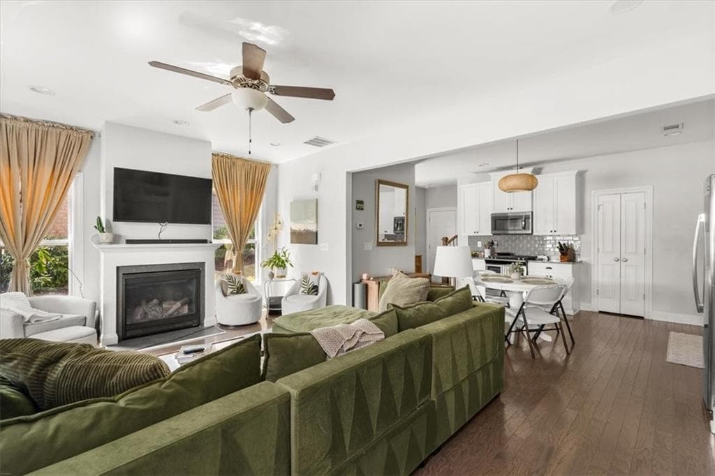3 bedroom, 3 bathroom, 1,626 sq ft townhouse for sale at 910 Westmoreland Circle, Atlanta, GA 30318 — photo 5