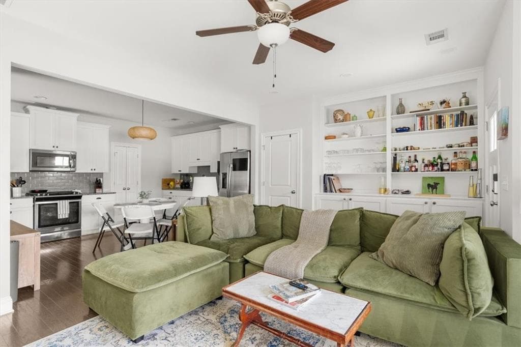 3 bedroom, 3 bathroom, 1,626 sq ft townhouse for sale at 910 Westmoreland Circle, Atlanta, GA 30318 — photo 7