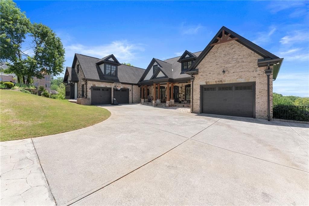 6 bedroom, 7 bathroom, 8,463 sq ft single family residence under contract at 2771 Point Overlook, Gainesville, GA 30501 — photo 2