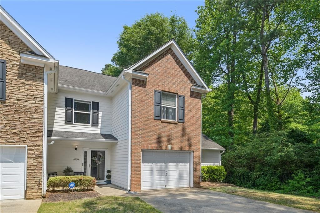 3 bedroom, 4 bathroom, 2,151 sq ft townhouse under contract at 6694 Villa Court, Lithonia, GA 30038