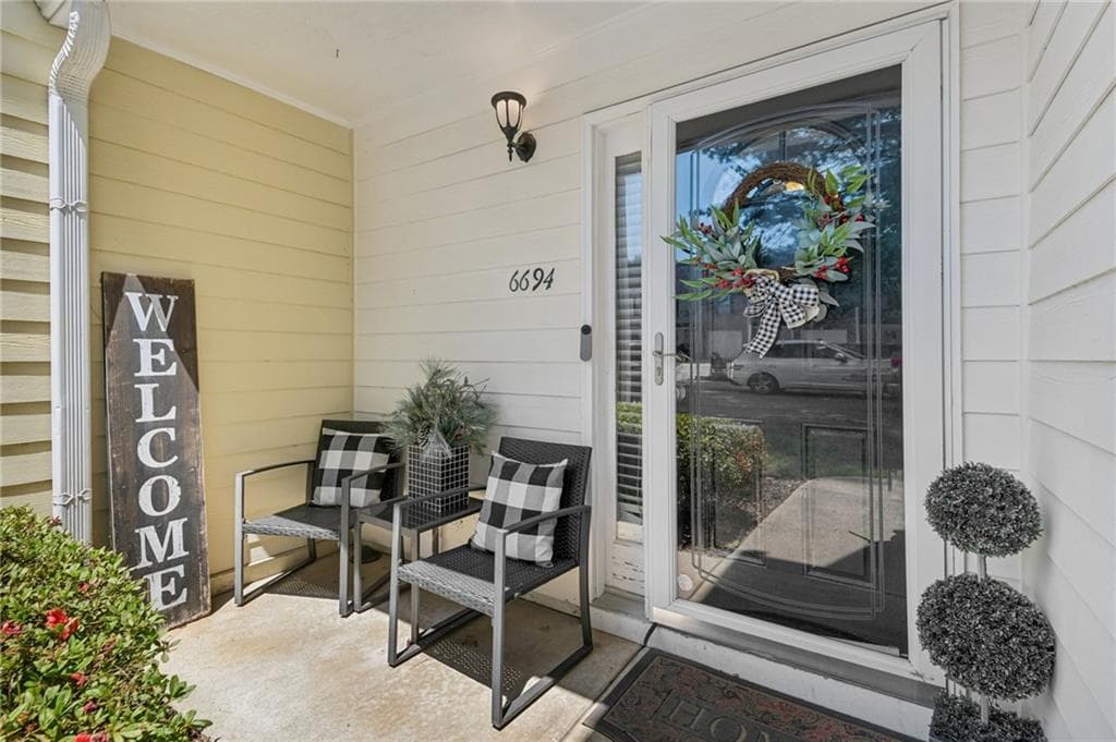 3 bedroom, 4 bathroom, 2,151 sq ft townhouse under contract at 6694 Villa Court, Lithonia, GA 30038 — photo 2
