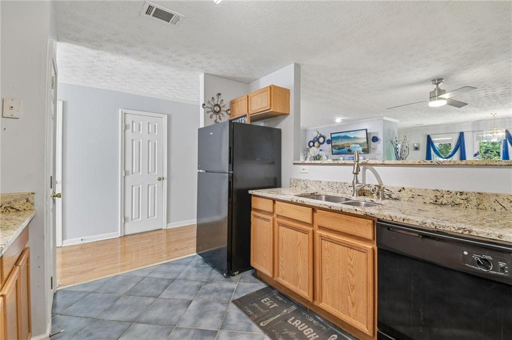 3 bedroom, 4 bathroom, 2,151 sq ft townhouse under contract at 6694 Villa Court, Lithonia, GA 30038 — photo 9