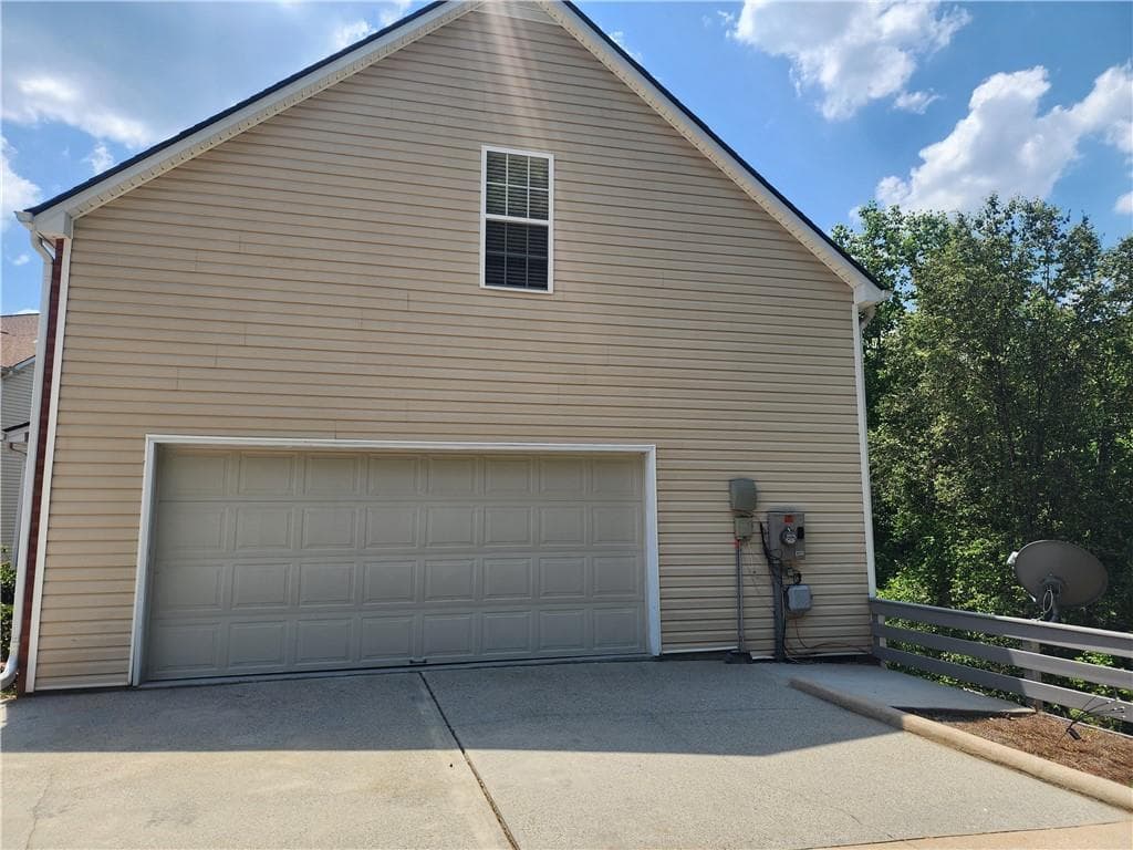 4 bedroom, 4 bathroom, 3,224 sq ft single family residence for sale at 2436 Green Hollow Court, Conyers, GA 30012 — photo 3