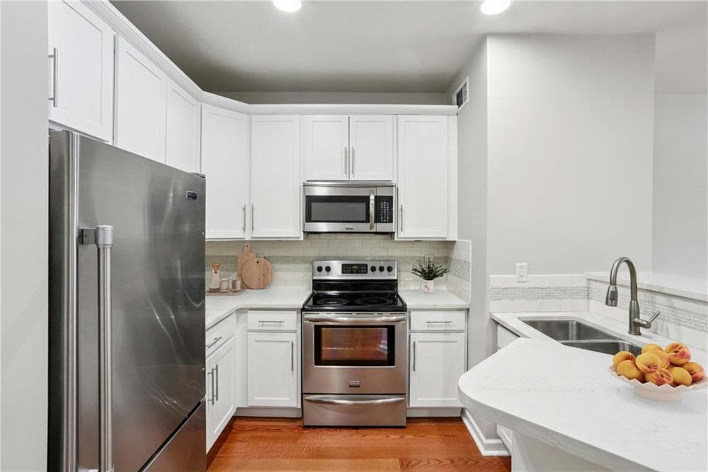 1 bedroom, 1 bathroom, 650 sq ft condominium for sale at 821 Ralph McGill Boulevard 2113, Atlanta, GA 30306