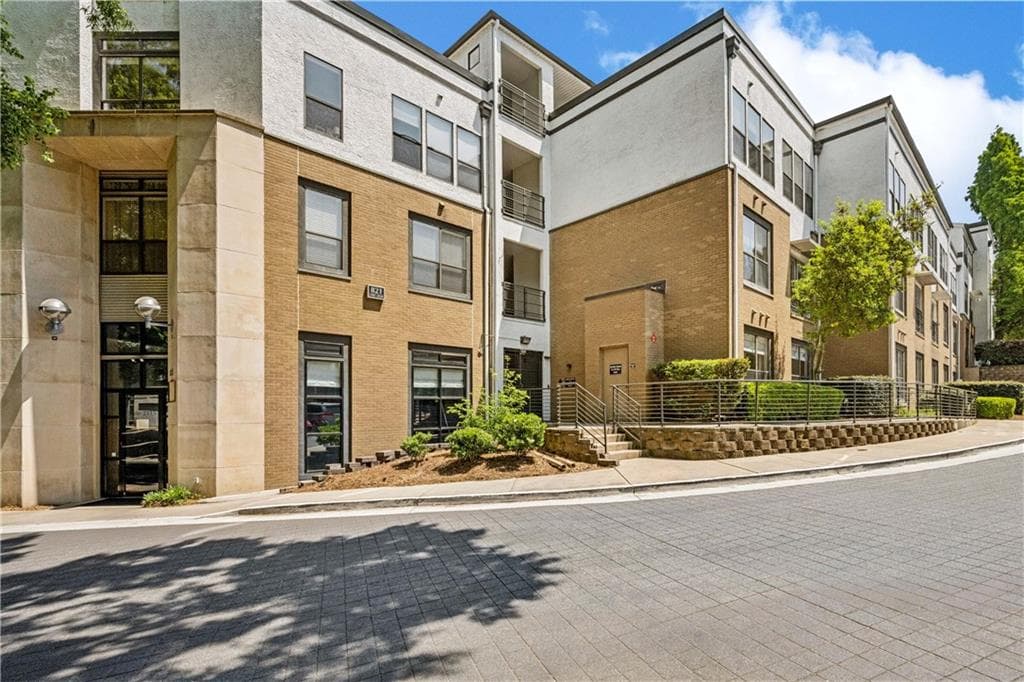 1 bedroom, 1 bathroom, 650 sq ft condominium for sale at 821 Ralph McGill Boulevard 2113, Atlanta, GA 30306 — photo 9